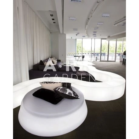 Lit Gio Pouf Slide 3 Lit Gio Pouf Slide – Image 3