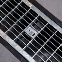 Système De Blocage Des Grilles De Caniveaux Pour Caniveau Standard 130 -Art-Garden Boutique systeme de blocage des grilles de caniveaux pour caniveau standard 130 2